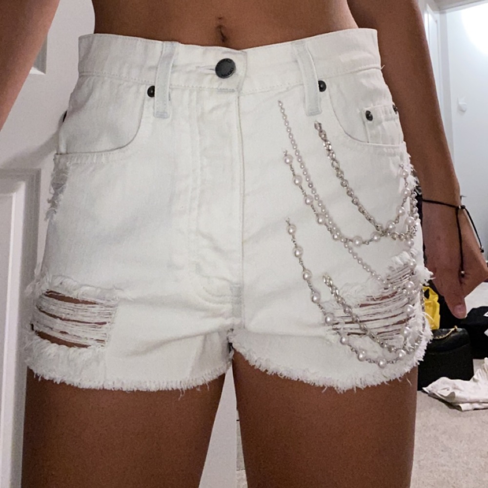 Never worn White Size 25 lf stores carmar shorts